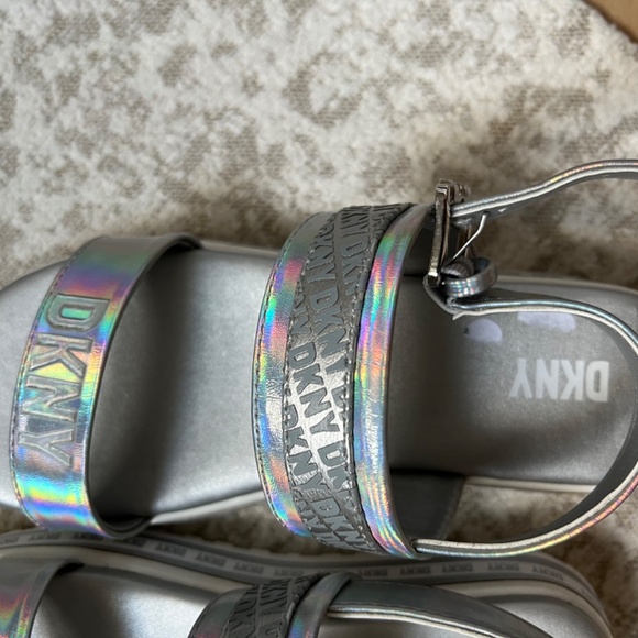 DKNY girls sandals NWOT - Picture 2 of 4